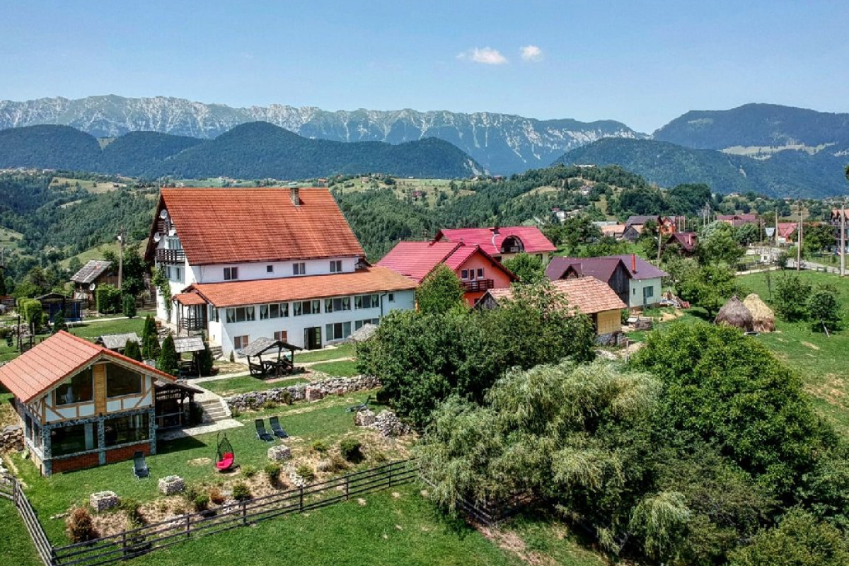Casa EMA ( sat Pestera)