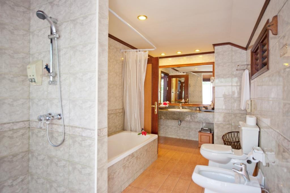 Royal Island Resort and Spa