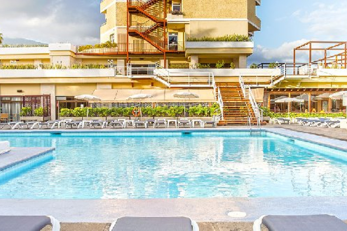 BE LIVE (ADULTS ONLY)