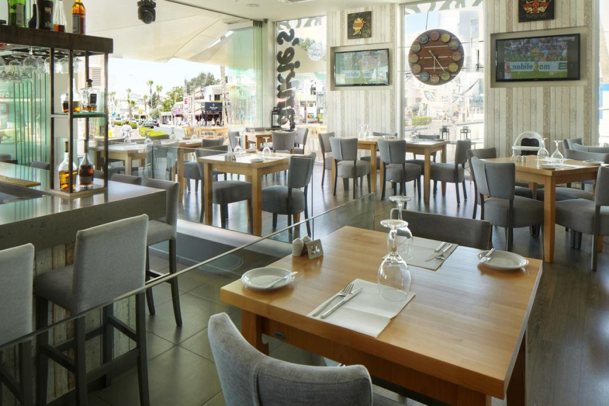 MELPO ANTIA SUITES