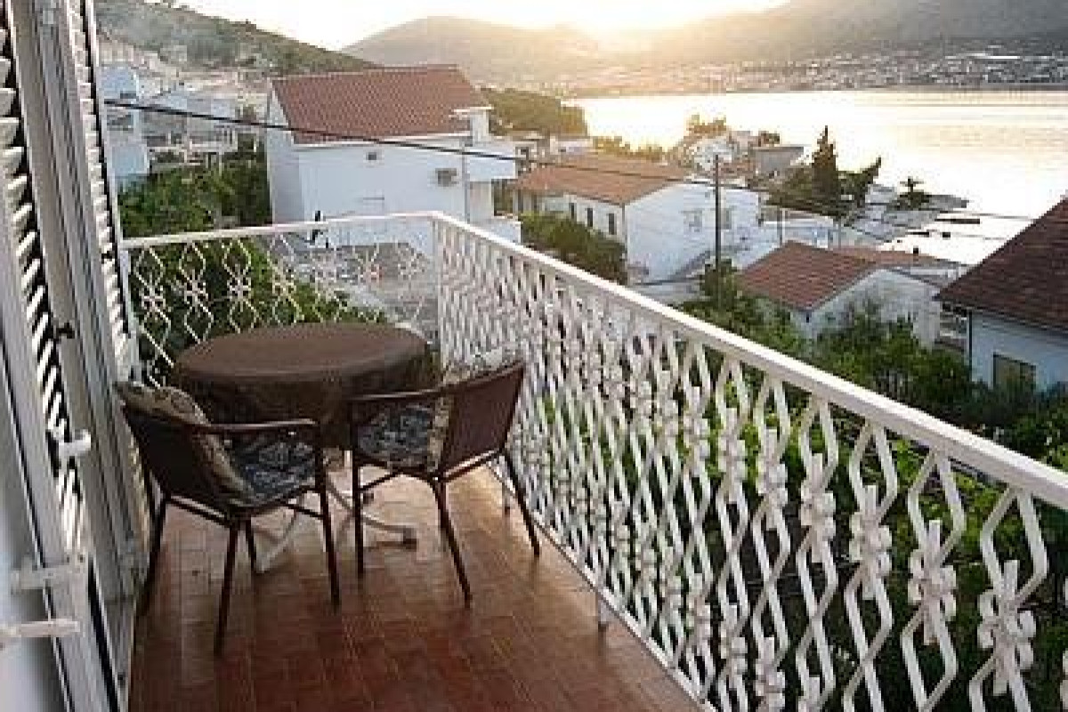 MARE LAURA private house (Trogir)