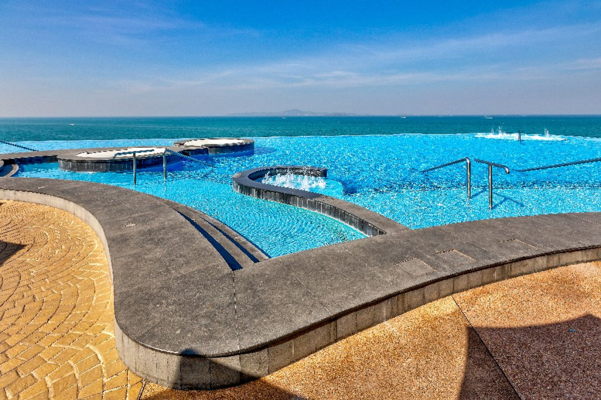 ROYAL CLIFF BEACH HOTEL