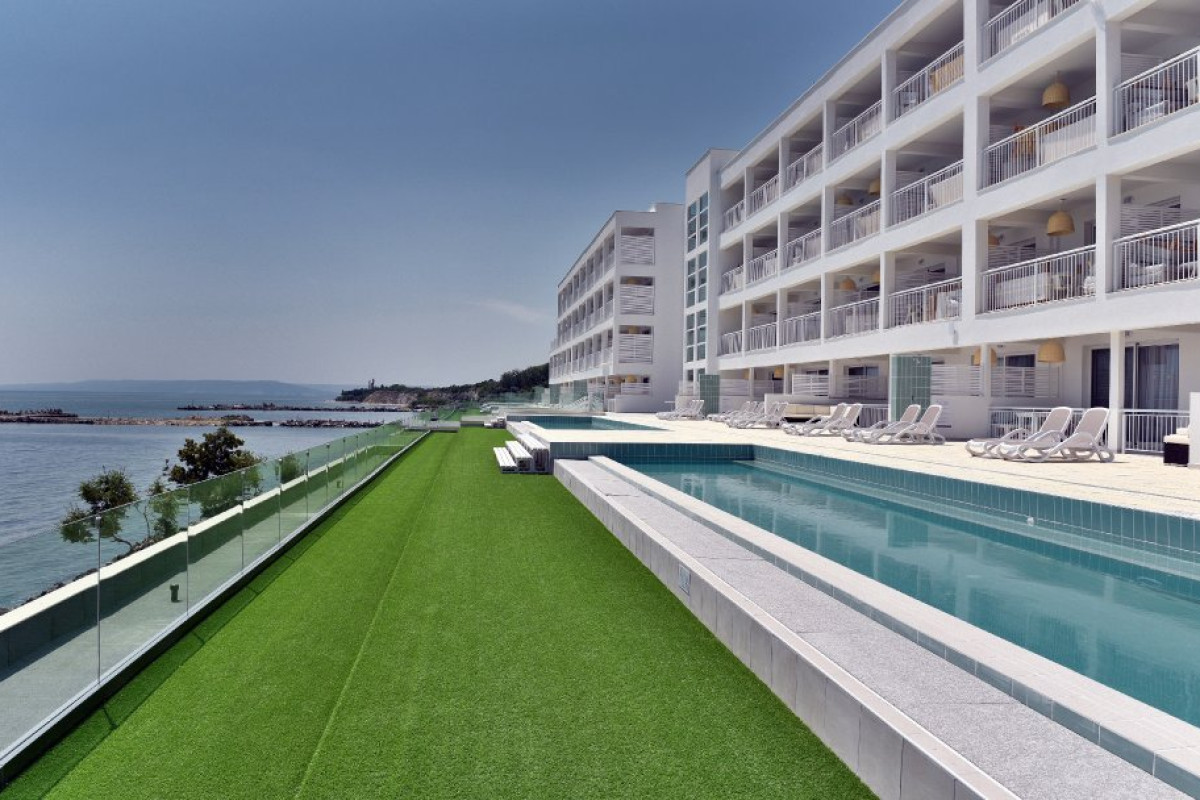 WHITE LAGOON  RESORT