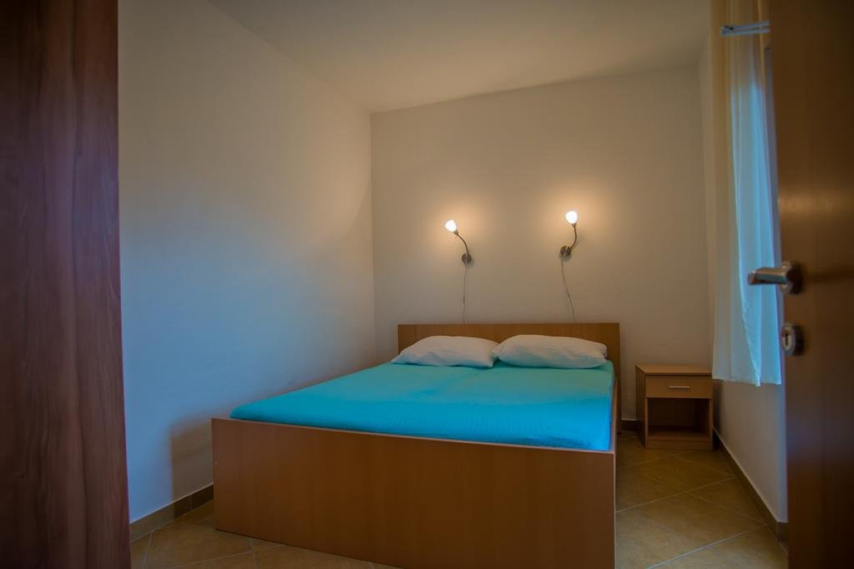 Apartments Nina (Promajna)