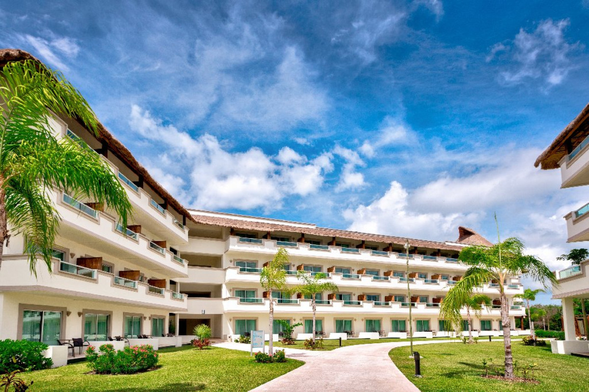 Bluebay Grand Esmeralda