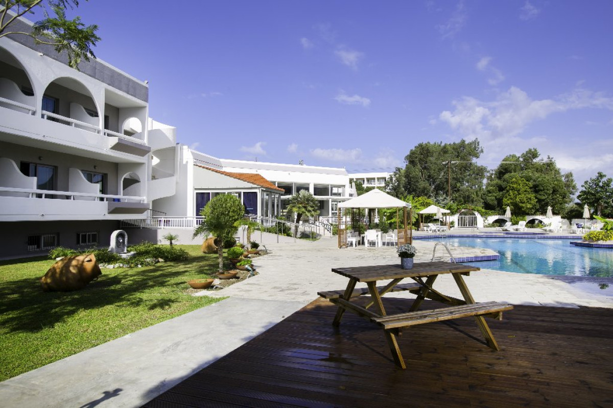 Happy Days (Adults Only 16+) - Tholos