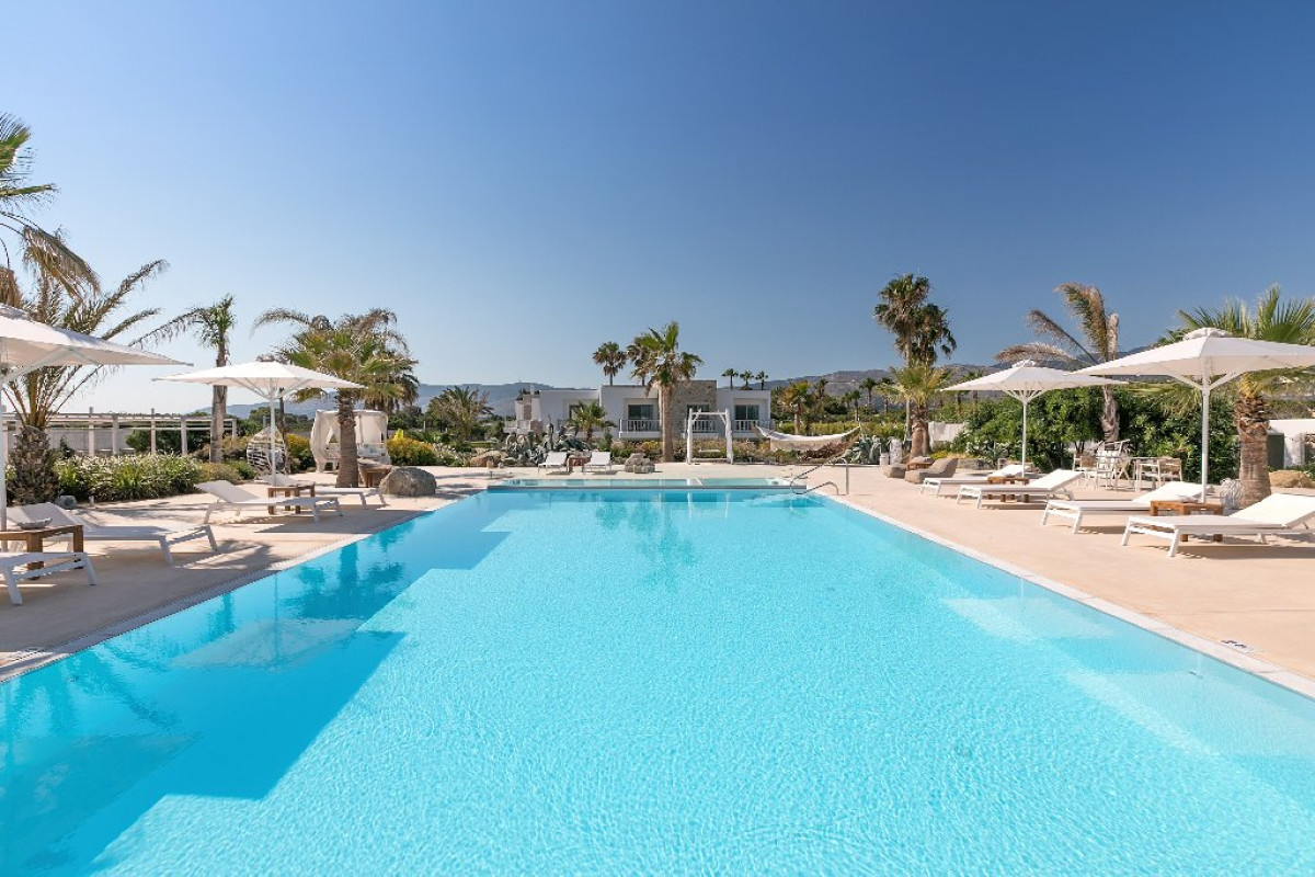 White Pearls Luxury Suites