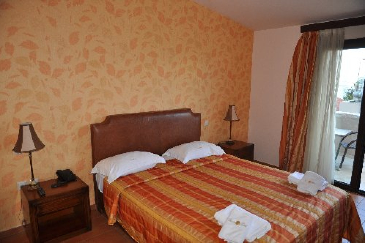 Tesoro Hotel (Nikiana) (F)