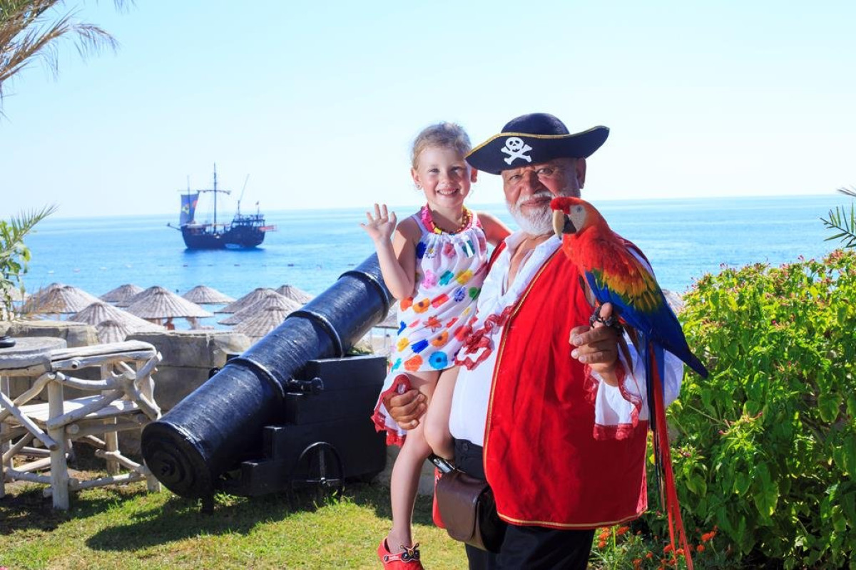 PIRATES BEACH CLUB