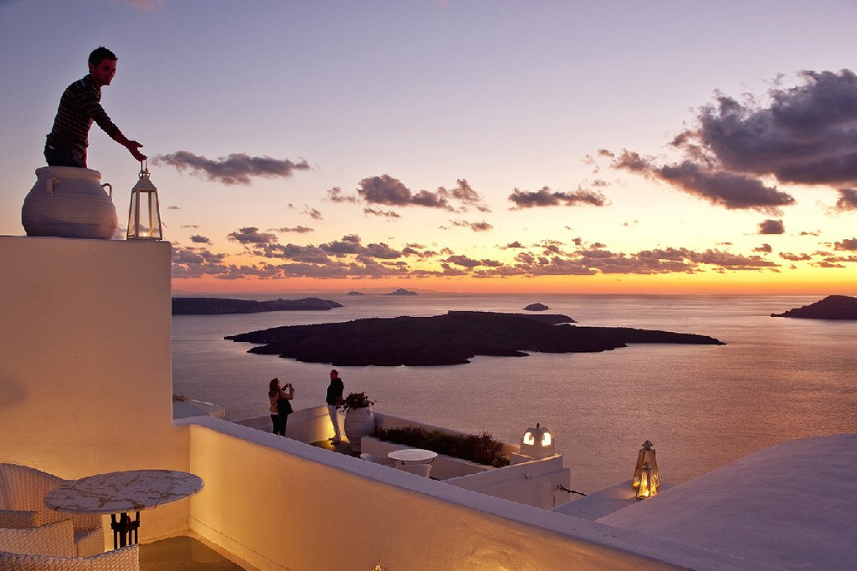 Cliffside Suites (Firostefani - Santorini)