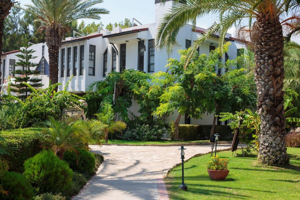 PIRATES BEACH CLUB