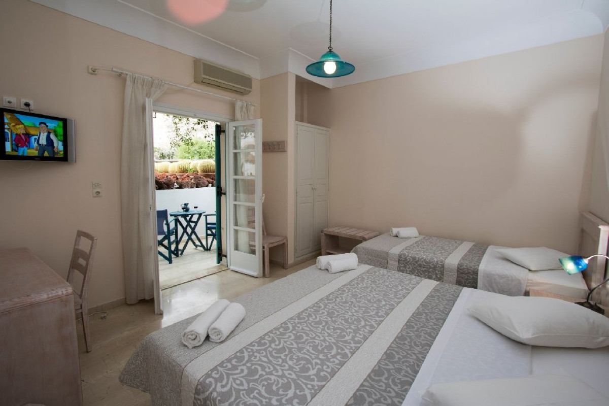 Andreas Hotel (Kamari Santorini)