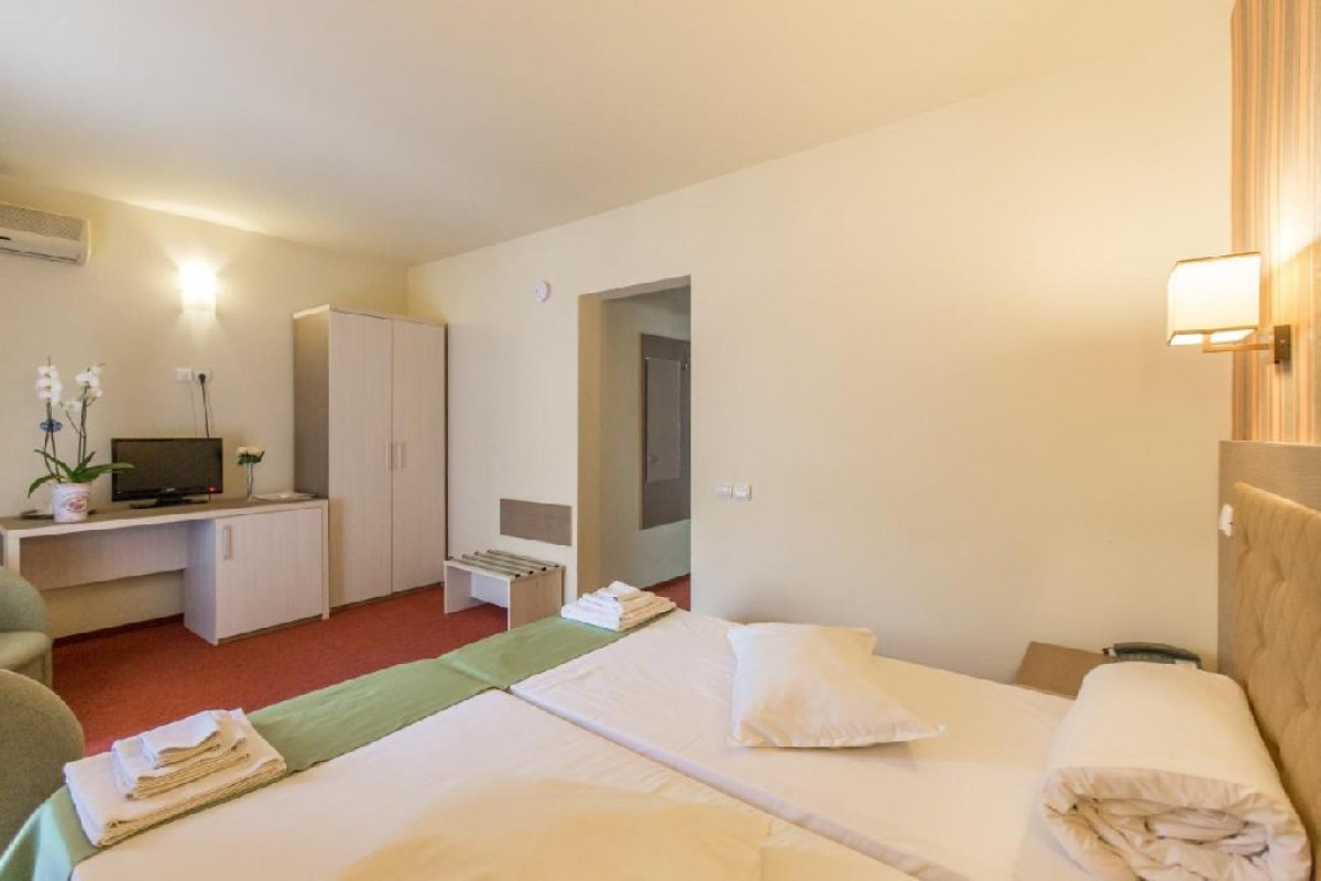 Bacolux Diana Resort CMD