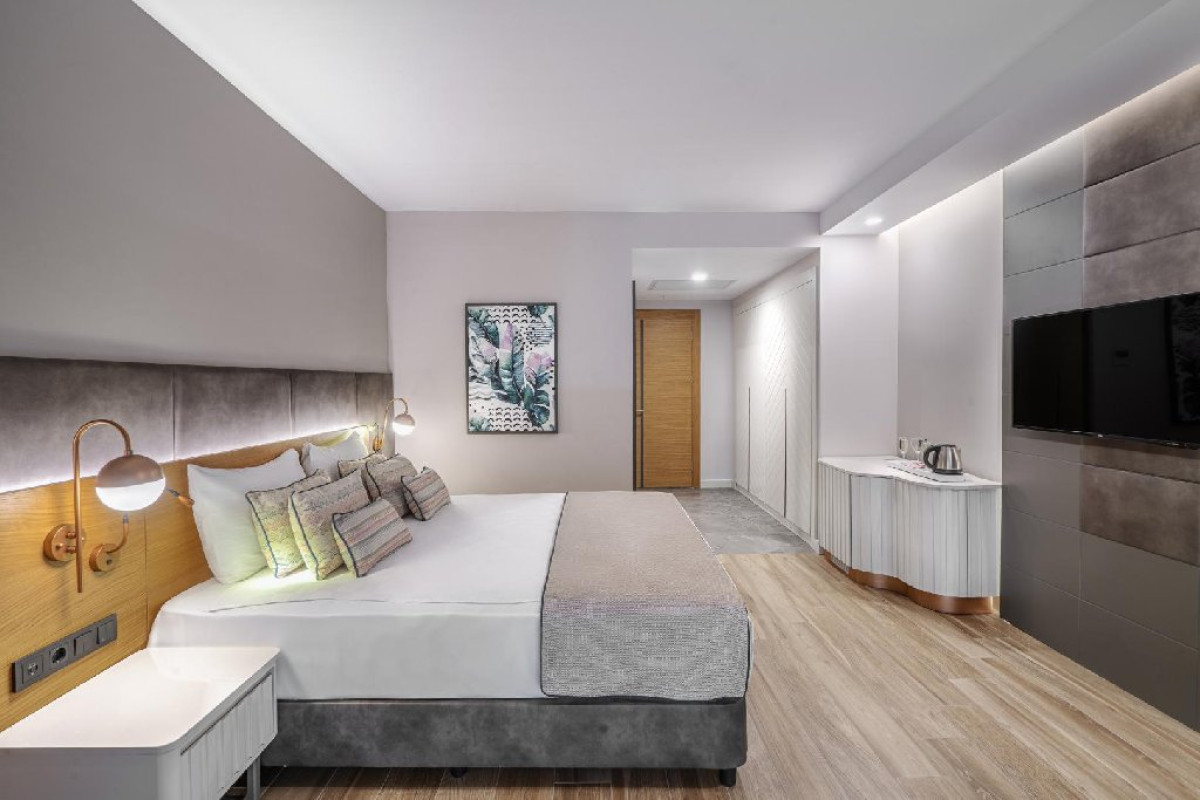 DIAMOND DE LUXE HOTEL AND SPA