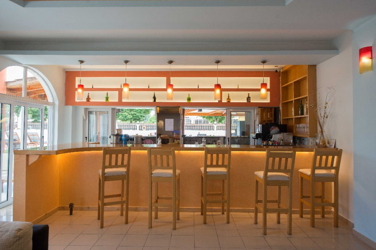 Silver Beach (Adults Only 16+) (Roda)