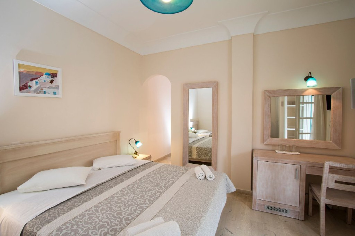 Andreas Hotel (Kamari Santorini)