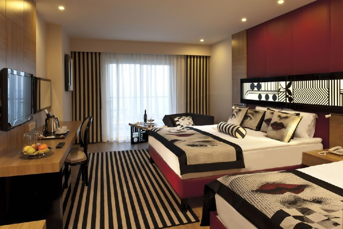 DELPHIN IMPERIAL