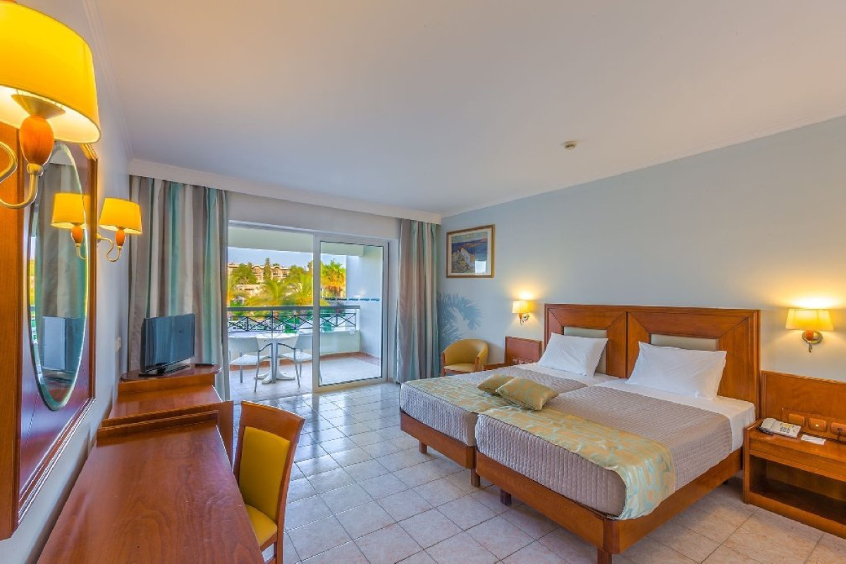 Kipriotis Maris Suites