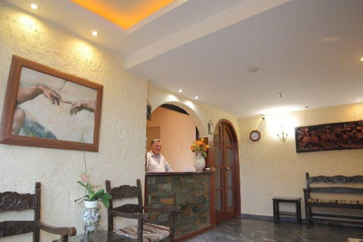 Erato Hotel (Gournes)