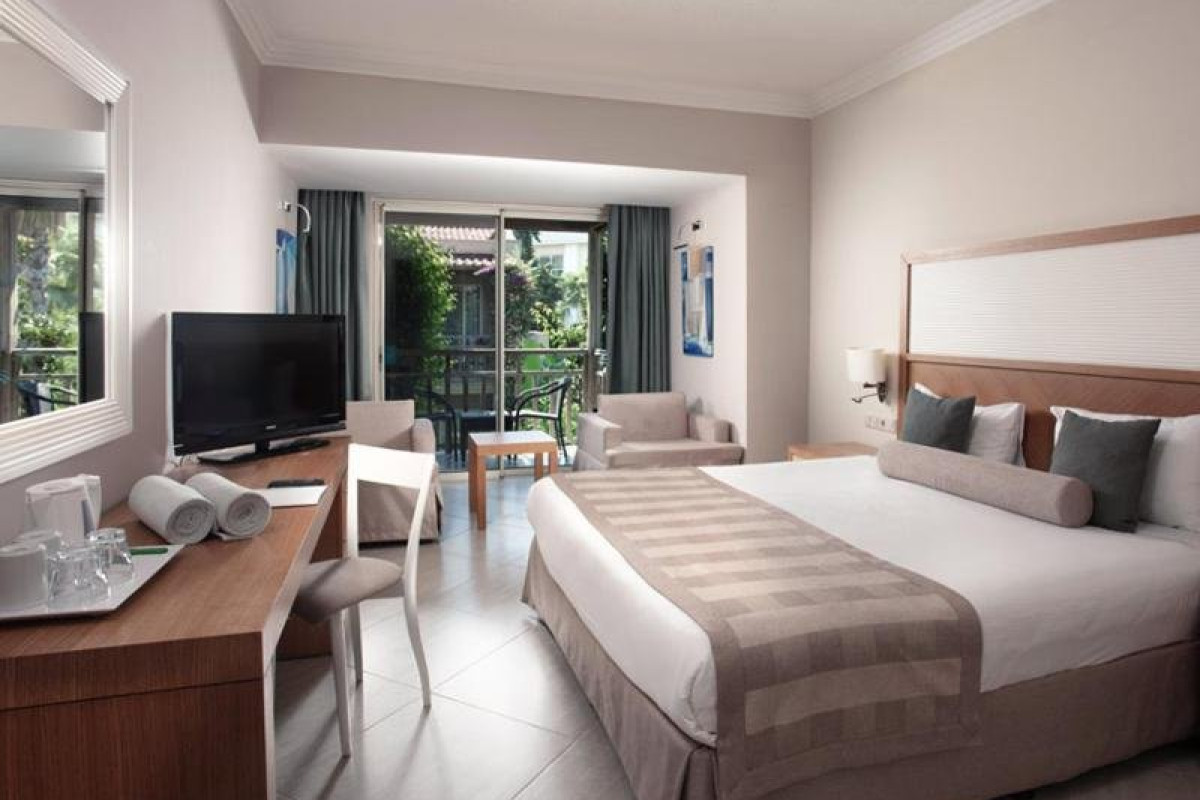 PALOMA OCEANA RESORT