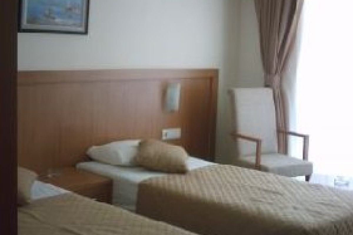 THE HOLIDAY RESORT HOTEL