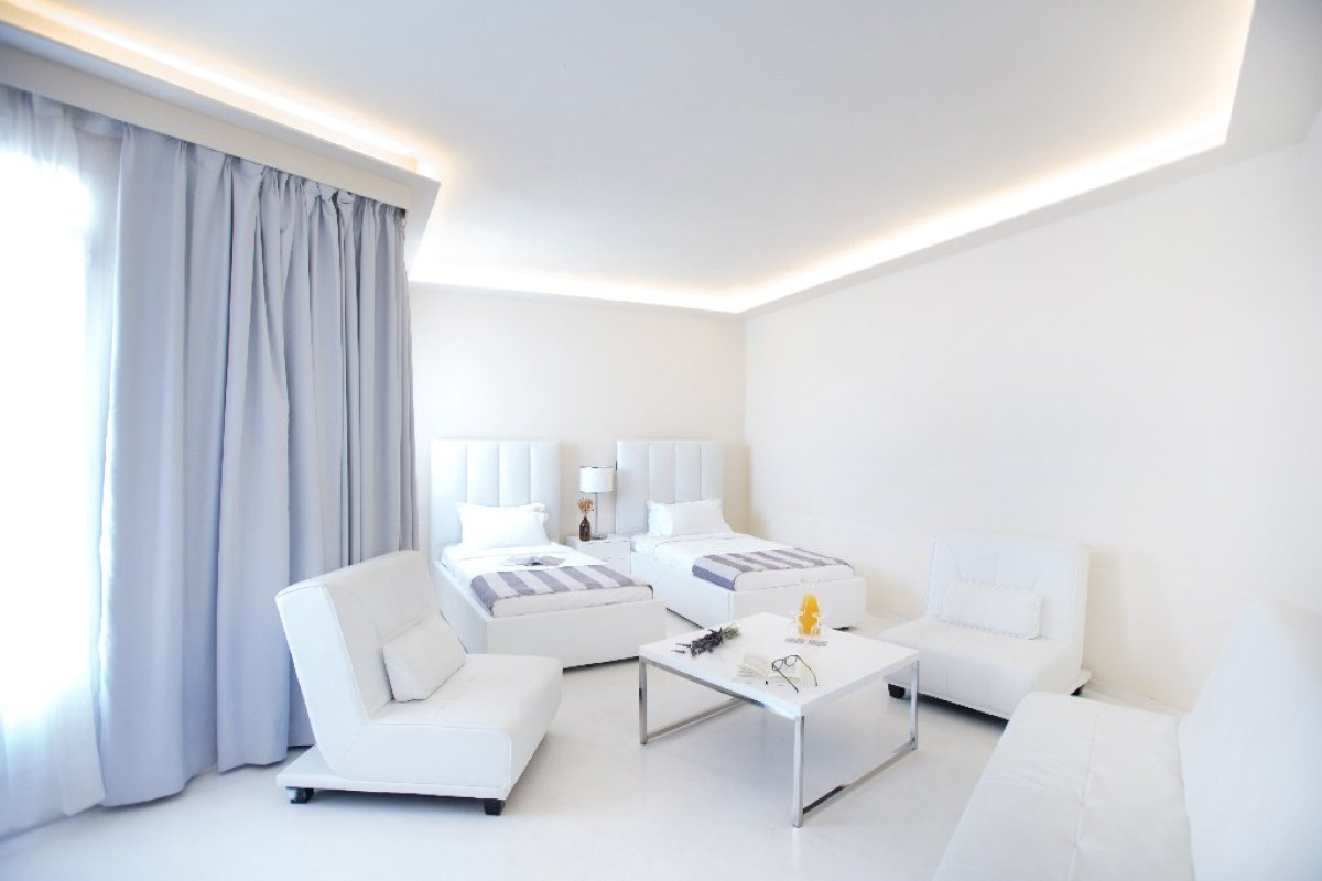 Mr and Mrs White Crete Boutique Lounge (K)