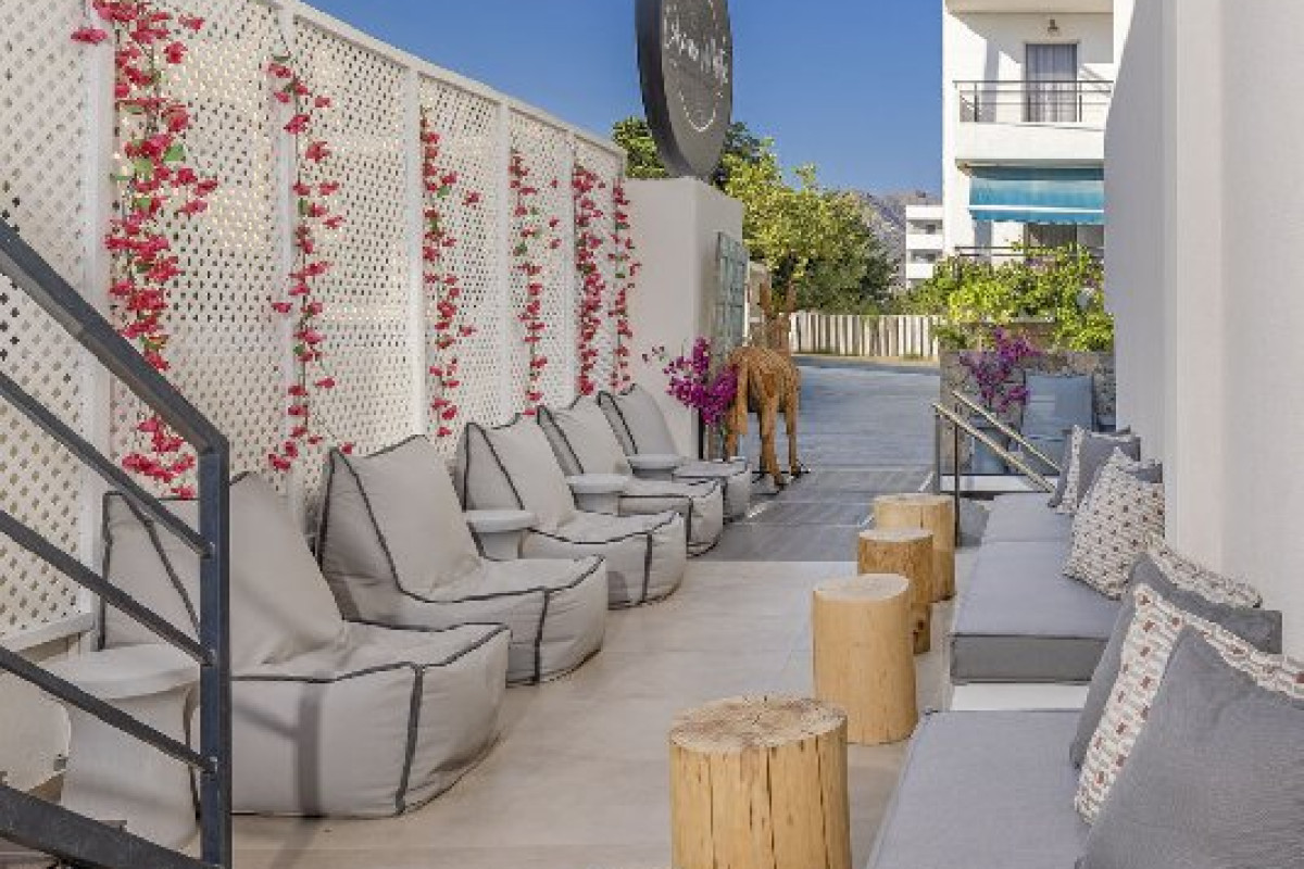 Cabana White Boutique Hotel and Suites