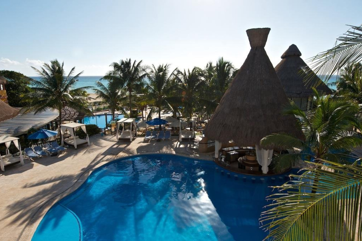 The Reef Playacar