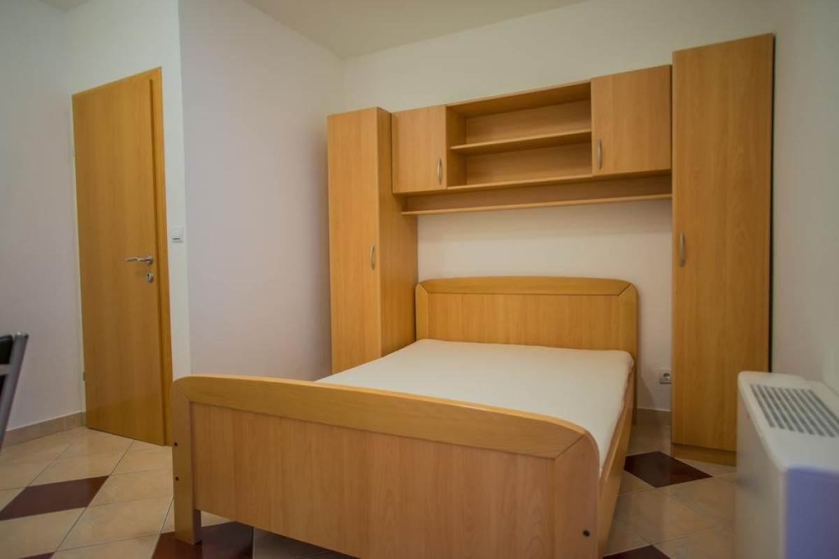 Apartments Nina (Promajna)