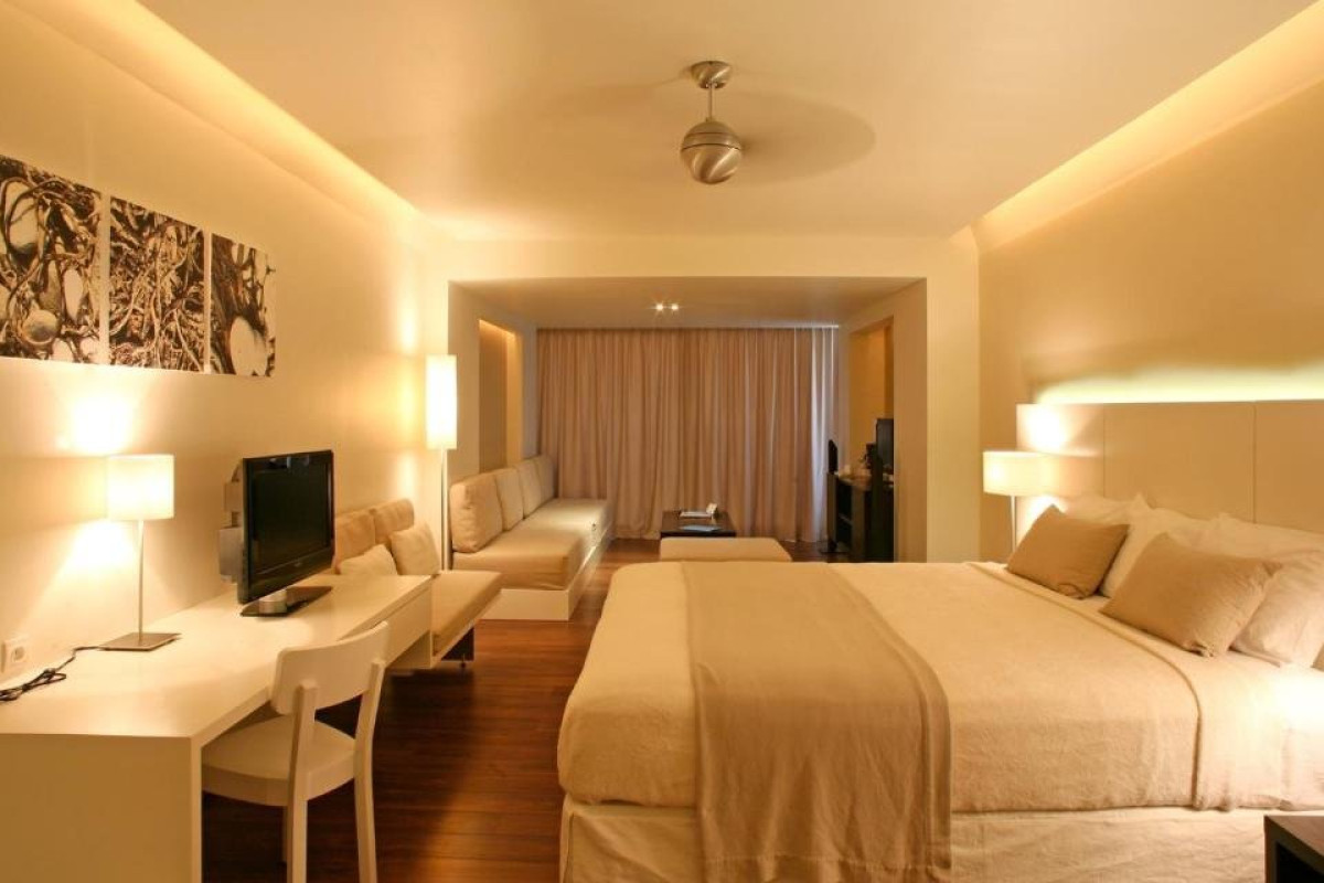 Holland House Beach Hotel