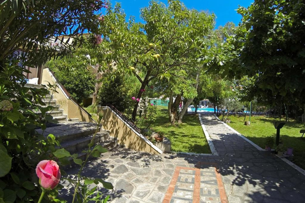 Macedon Hotel (Limenas)