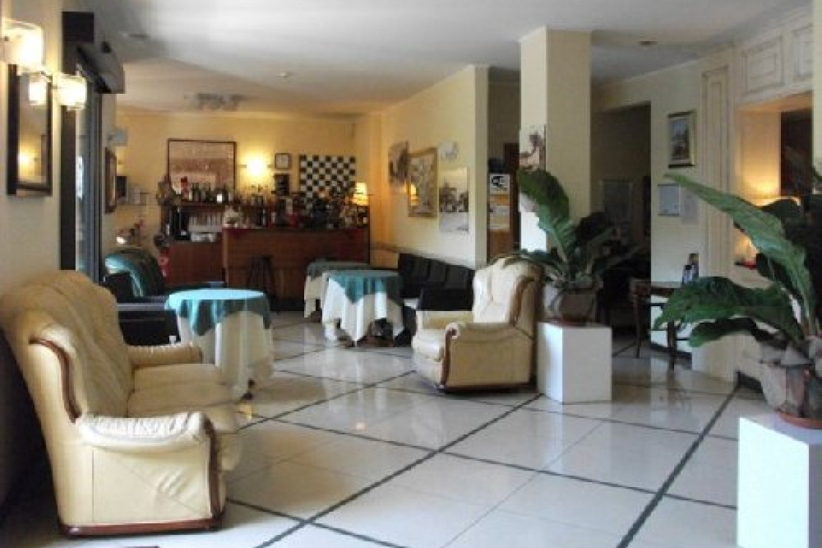 VILLA OMBROSA (Turism Seniori)