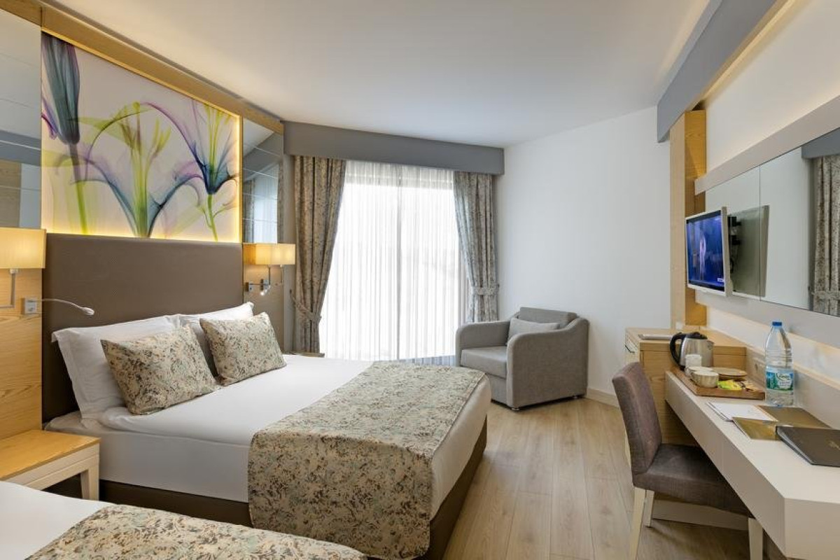 GLAMOUR RESORT AND SPA