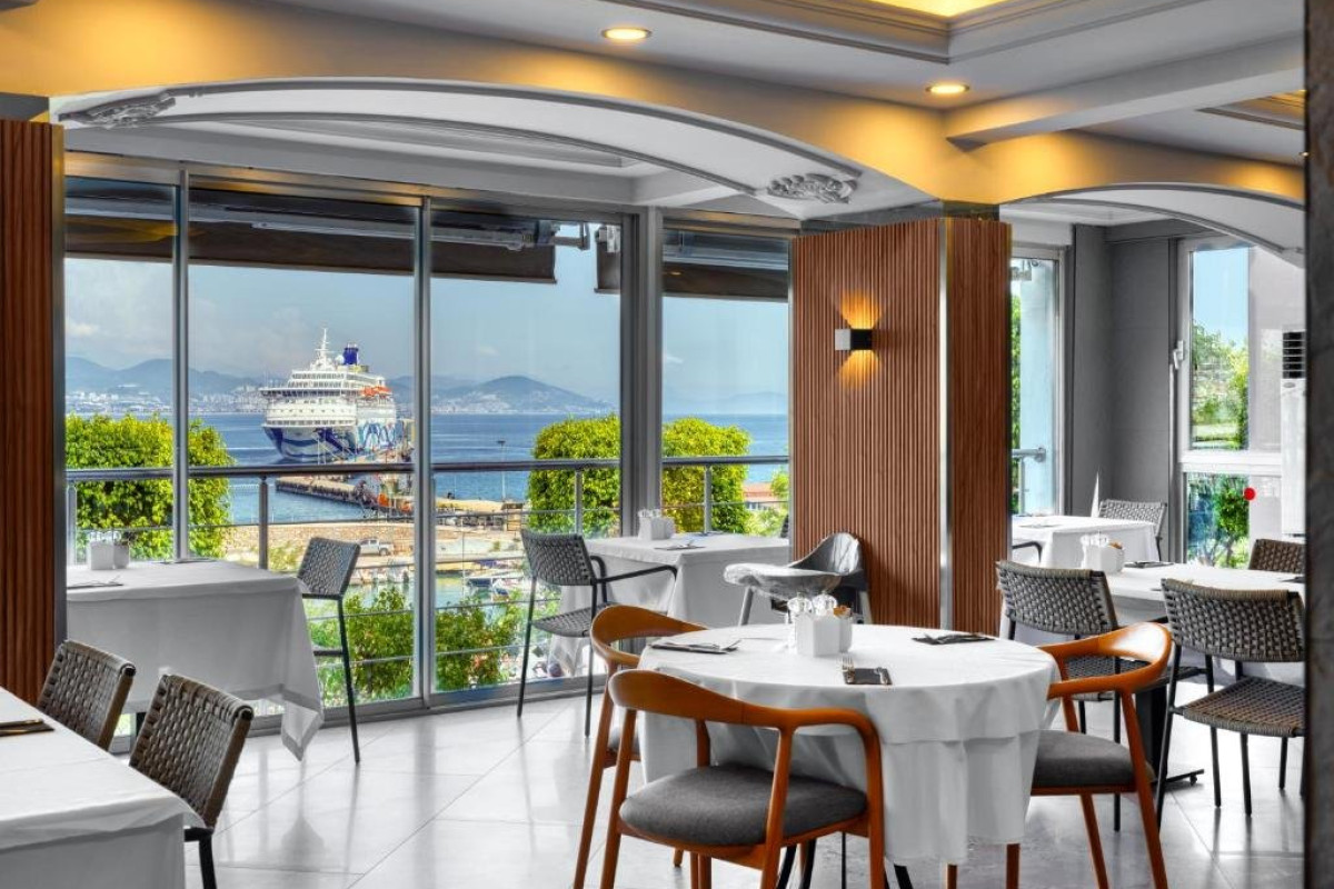 NUMA PORT HOTEL
