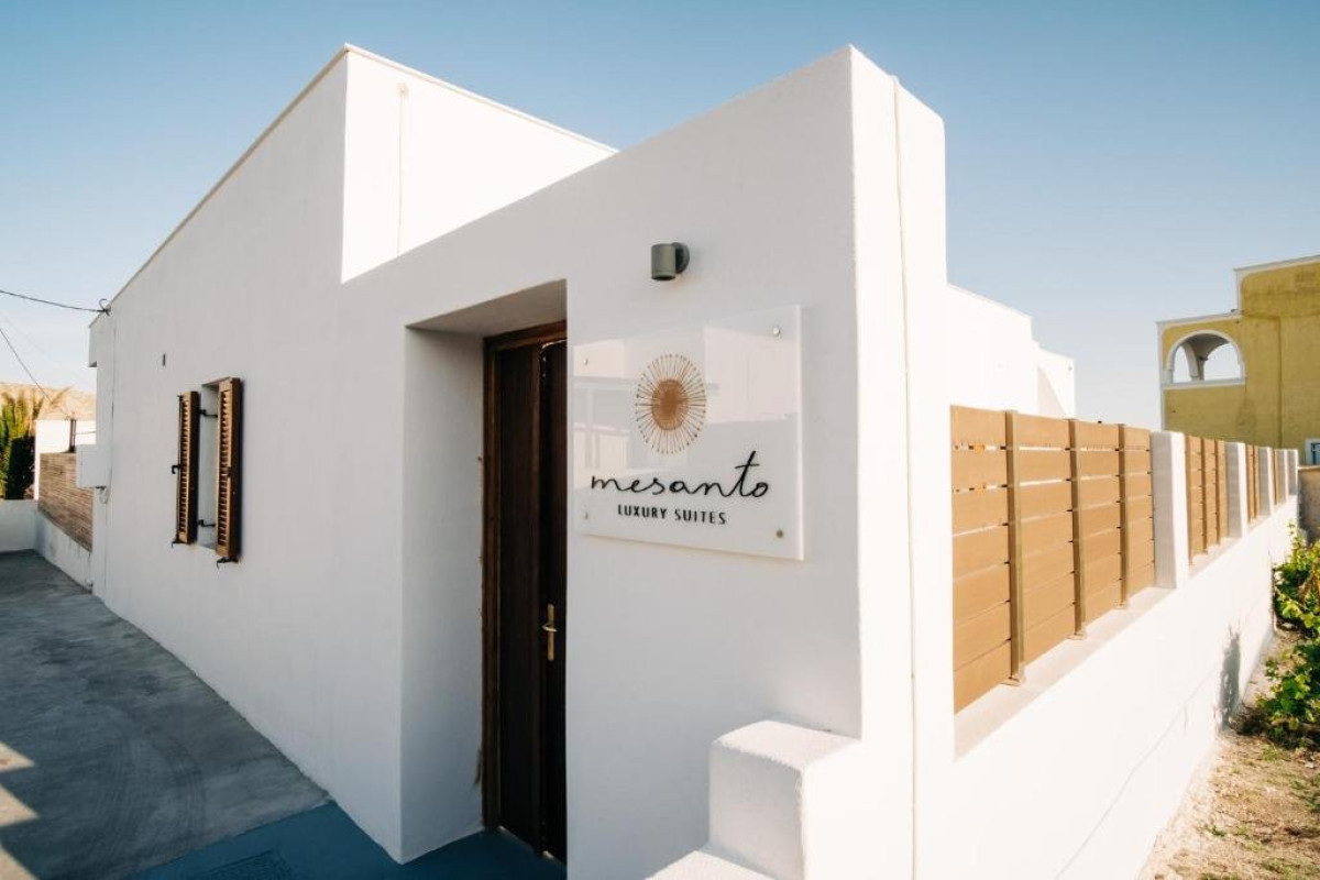 Mesanto Luxury Suites (Megalochori Santorini)
