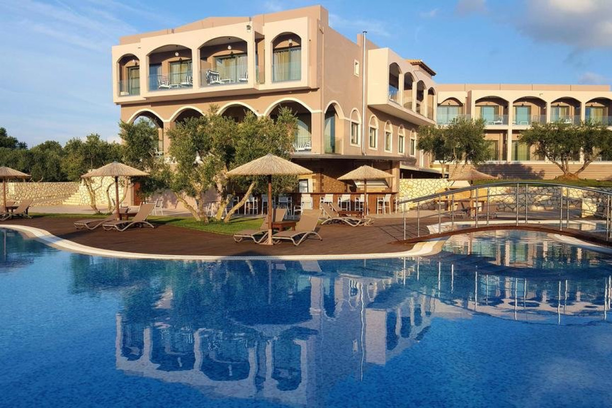 Elegance Luxury Suites (Tragaki)