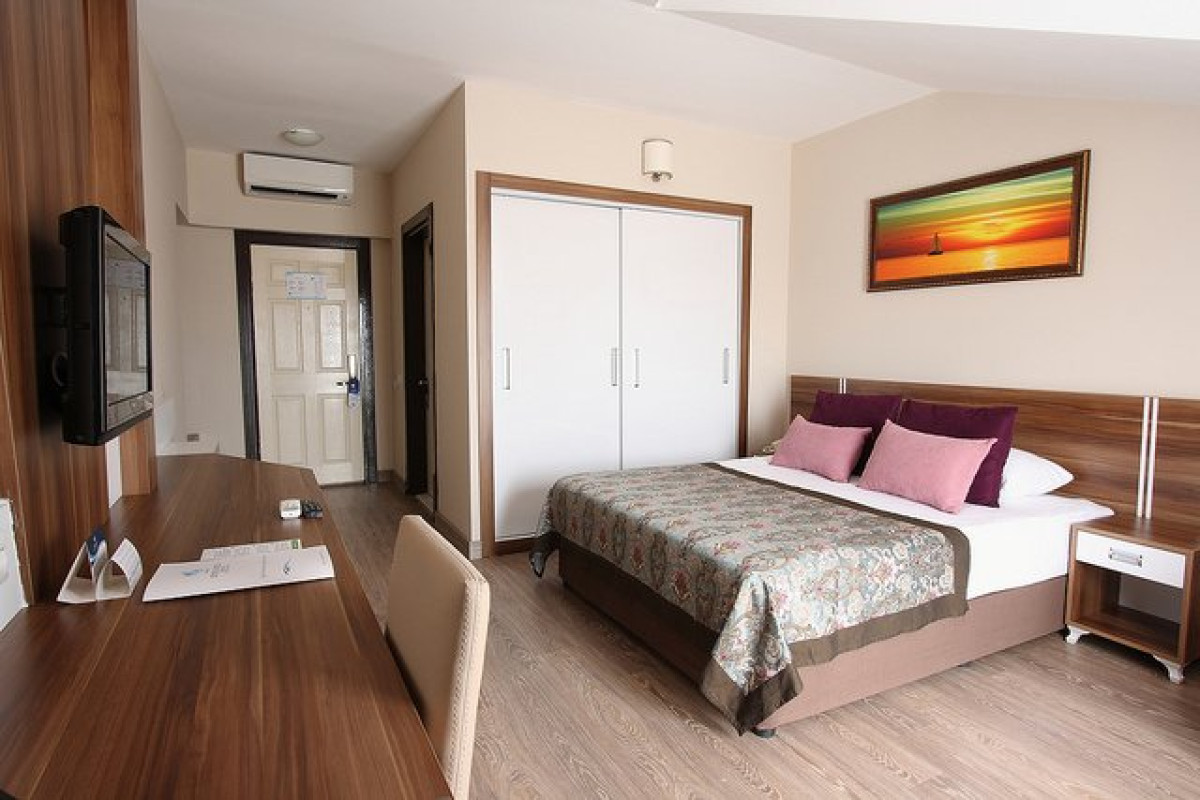 CRYSTAL AURA BEACH RESORT SPA