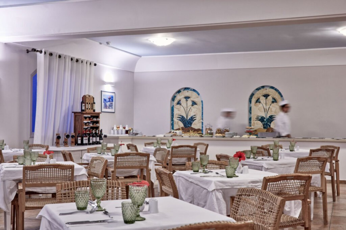 Santo Miramare Resort (Perivolos - Santorini)