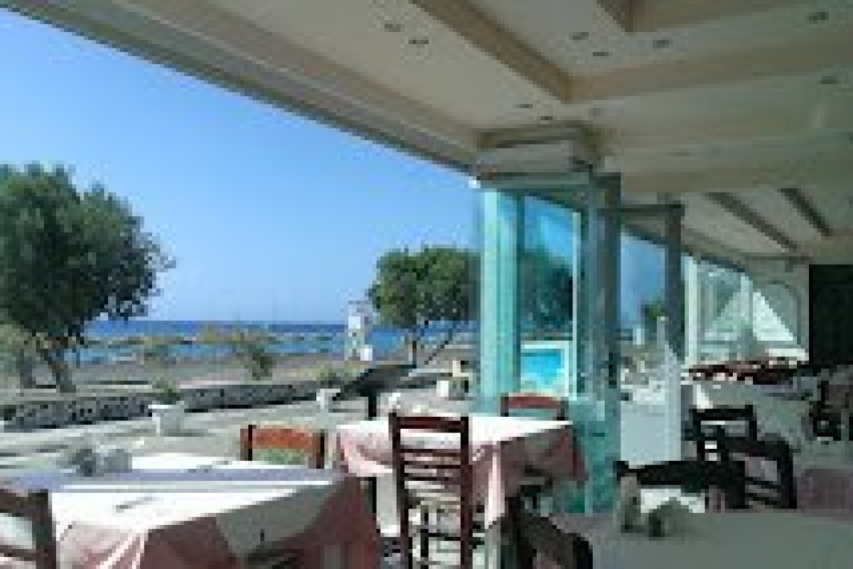 Veggera Hotel (Perissa Santorini)