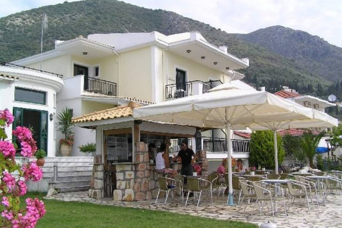Madouri Beach (Nidri Area)