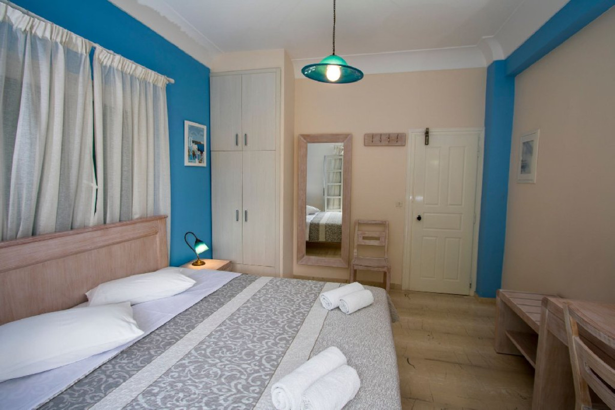 Andreas Hotel (Kamari Santorini)