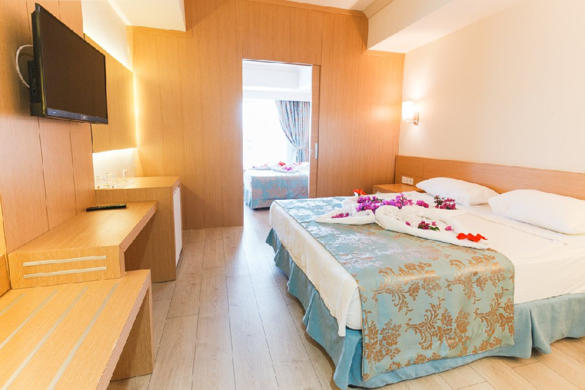 LOCEANICA BEACH RESORT