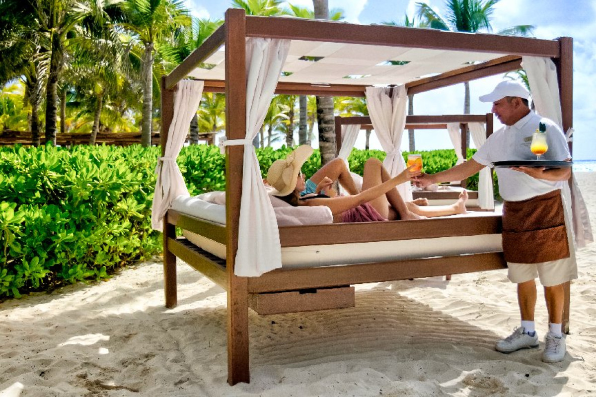 Royal Hideaway Playacar