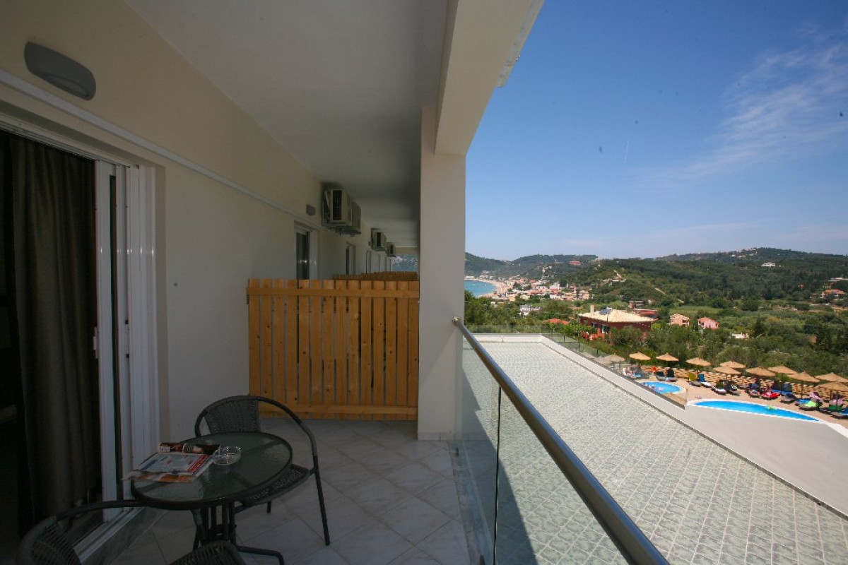 SAINT GEORGE PALACE (Agios Georgios)