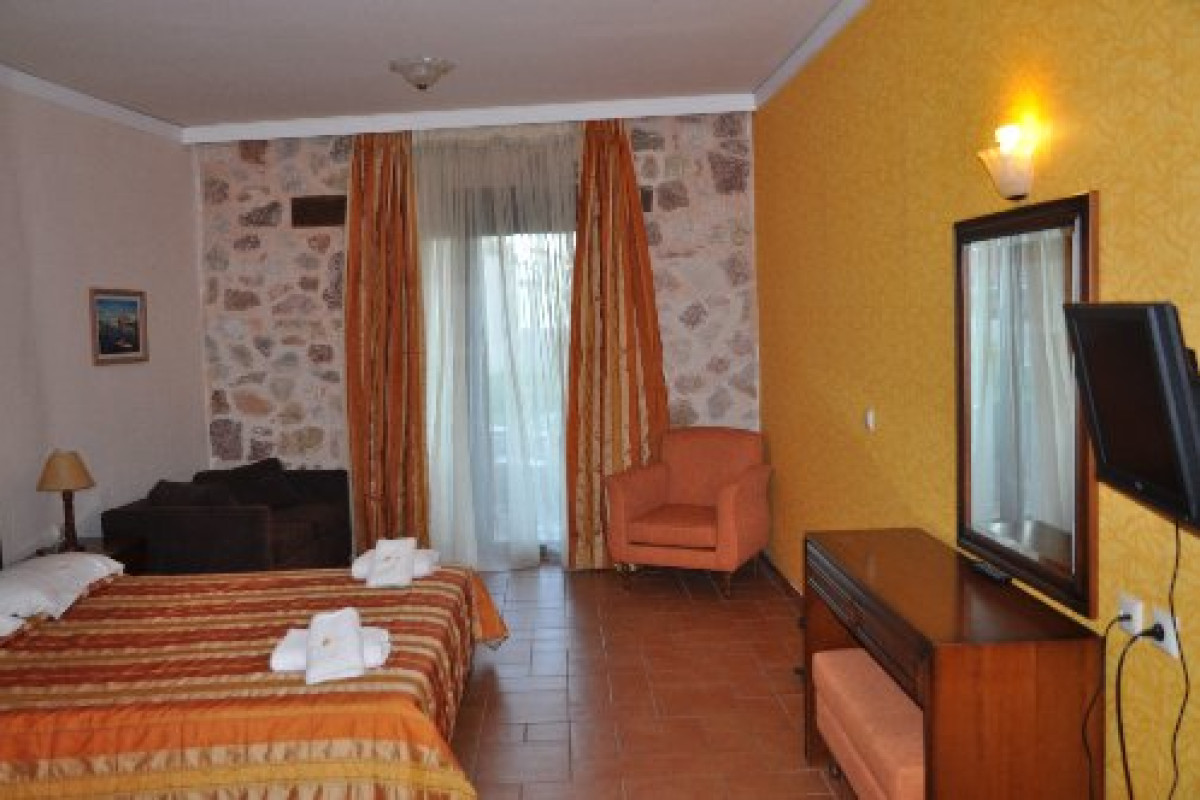 Tesoro Hotel (Nikiana) (F)