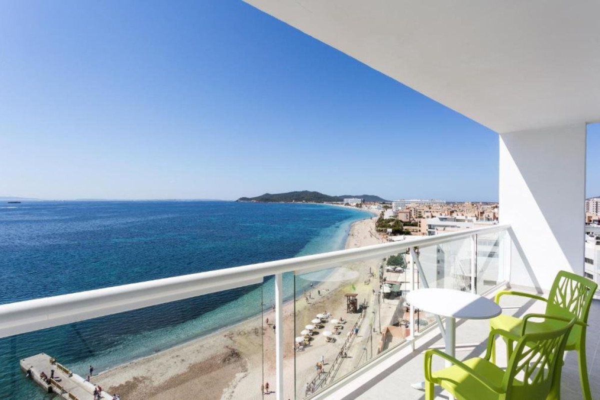 THE IBIZA TWIINS
