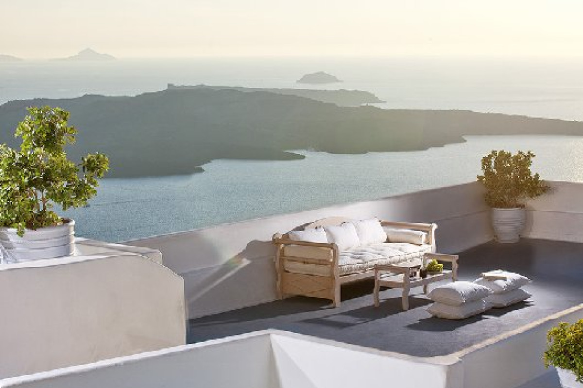 Cliffside Suites (Firostefani - Santorini)