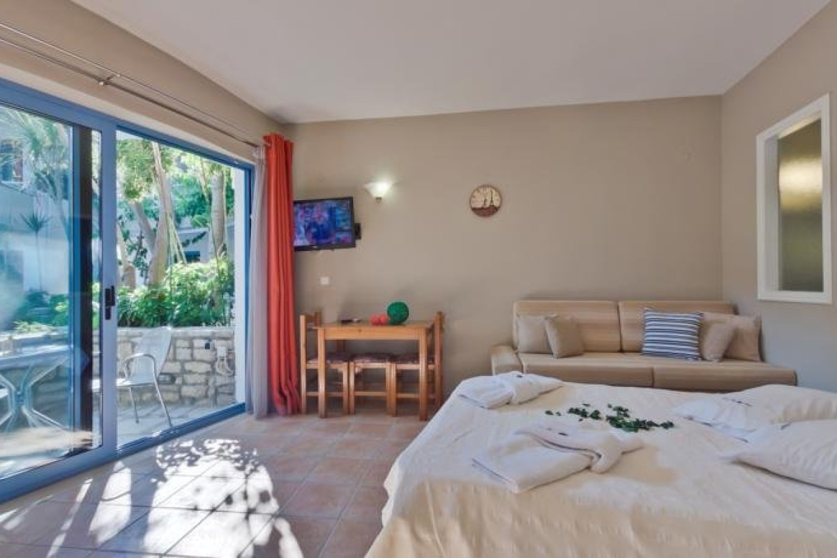 ROUDA BAY BEACH HOTEL (Mikros Gialos - Poros) (F)