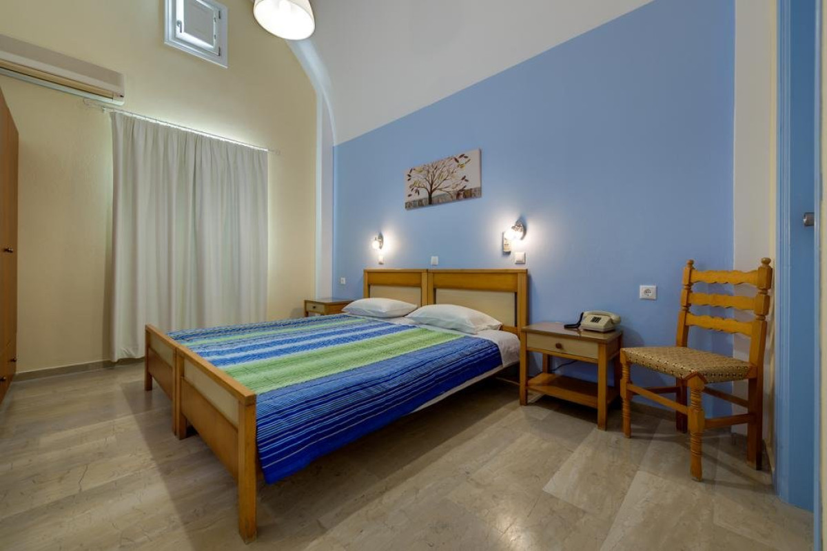 Akis Hotel (Kamari Santorini)
