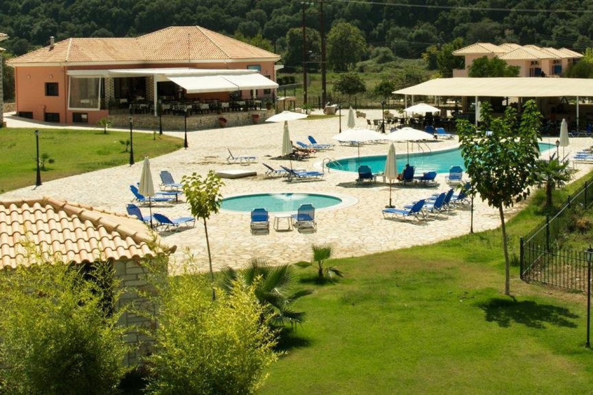 Perdika Resort (Karavostasi)